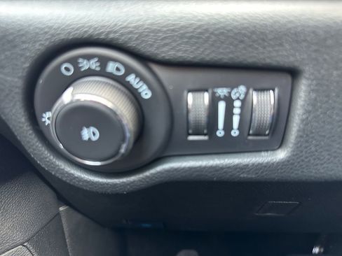 New 2026 Chrysler Pacifica Select image 18