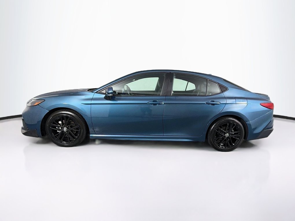 Used 2025 Toyota Camry SE FWD image 6