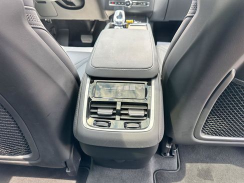 Used 2025 Volvo XC90 B6 Plus AWD/4WD image 13