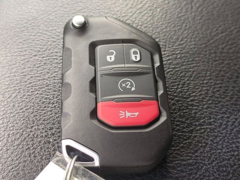 Used 2025 Jeep Wrangler Unlimited Rubicon 4xe w/ Convenience Group AWD/4WD image 32