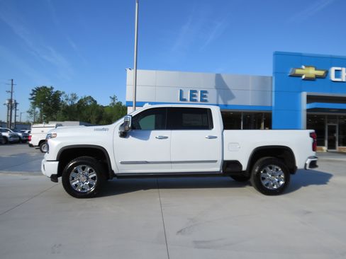 New 2026 Chevrolet Silverado 2500 High Country w/ Technology Package AWD/4WD image 2