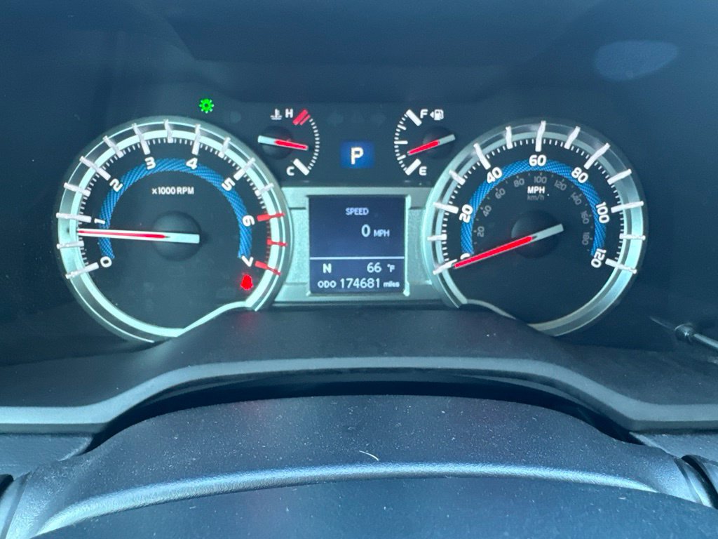 Used 2016 Toyota 4Runner SR5 AWD/4WD image 25