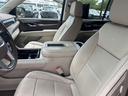 Used 2021 GMC Yukon Denali w/ Denali Premium Package AWD/4WD image 9