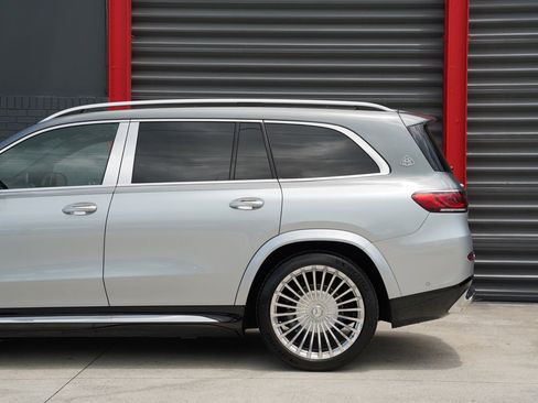 Used 2023 Mercedes-Benz Maybach GLS 600 4MATIC image 10
