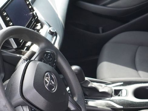 Used 2021 Toyota Corolla LE image 11
