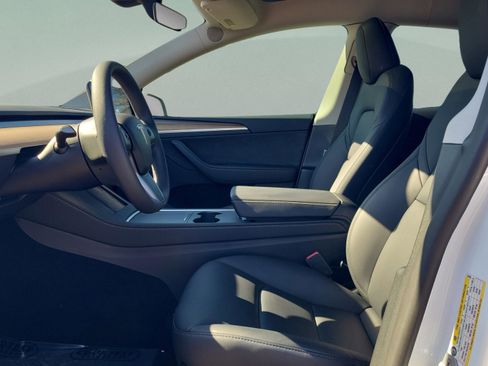 Used 2024 Tesla Model Y Long Range image 23