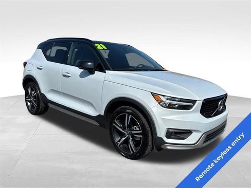 Used 2021 Volvo XC40 T5 R-Design AWD/4WD image 3