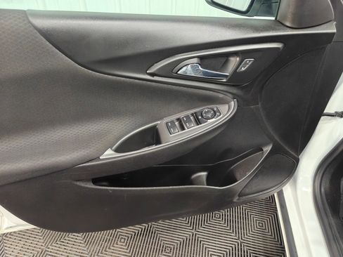 Used 2022 Chevrolet Malibu RS image 38