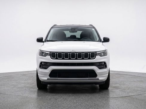 Used 2025 Jeep Compass Limited AWD/4WD image 2