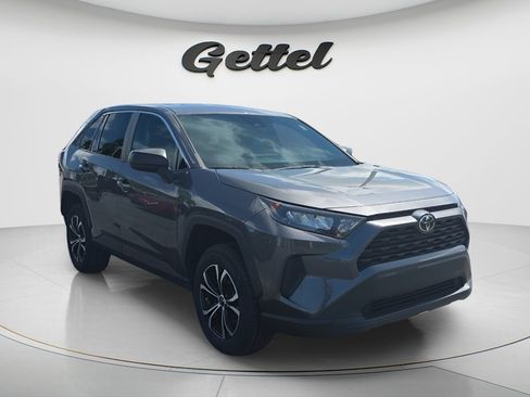 Used 2022 Toyota RAV4 LE FWD image 3