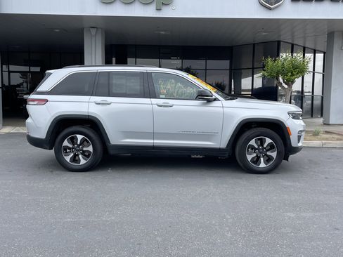 Used 2024 Jeep Grand Cherokee Limited 4xe AWD/4WD image 9