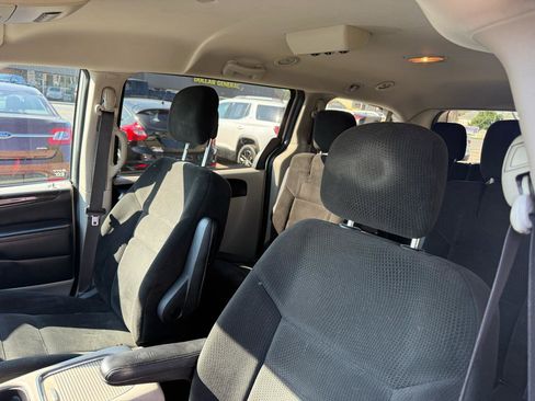Used 2016 Dodge Grand Caravan SXT image 24
