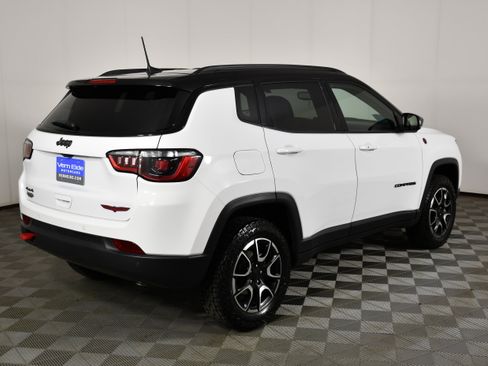 Used 2024 Jeep Compass Trailhawk w/ Trailhawk Convenience Group AWD/4WD image 6