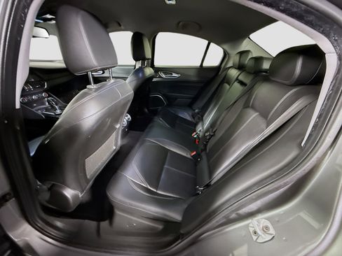Used 2019 Alfa Romeo Giulia Base image 25
