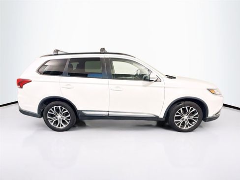 Used 2018 Mitsubishi Outlander SE image 23