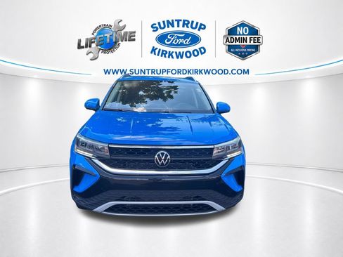 Used 2023 Volkswagen Taos SE w/ Panoramic Sunroof Package AWD/4WD image 10