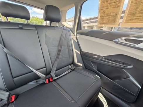 Used 2025 Volkswagen Taos SE FWD image 33