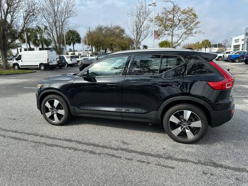 Used 2020 Volvo XC40 T5 Momentum w/ Protection Package Premier image 12