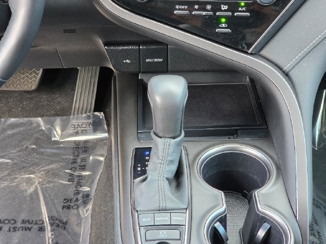 Used 2024 Toyota Camry SE w/ Cold Weather Package AWD/4WD image 30