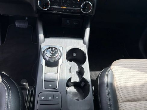 Certified 2022 Ford Escape Titanium w/ Titanium Elite Package FWD image 28