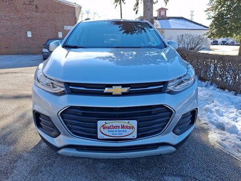 Used 2022 Chevrolet Trax LT w/ LT Convenience Package image 2