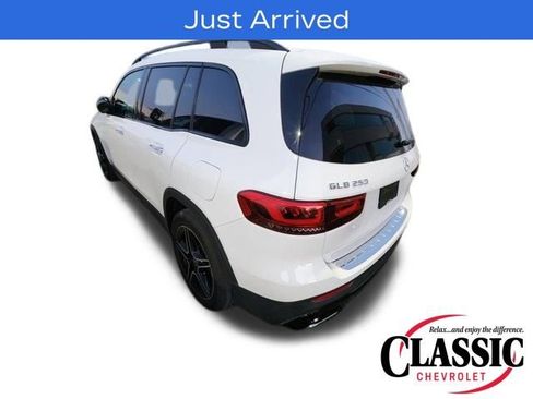 Used 2022 Mercedes-Benz GLB 250 4MATIC image 6