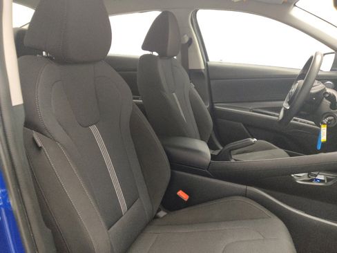 Used 2023 Hyundai Elantra SE w/ Preferred Accessory Package image 21