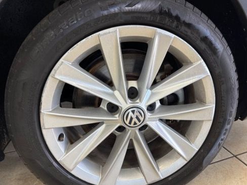 Used 2017 Volkswagen Golf Alltrack SE AWD/4WD image 15