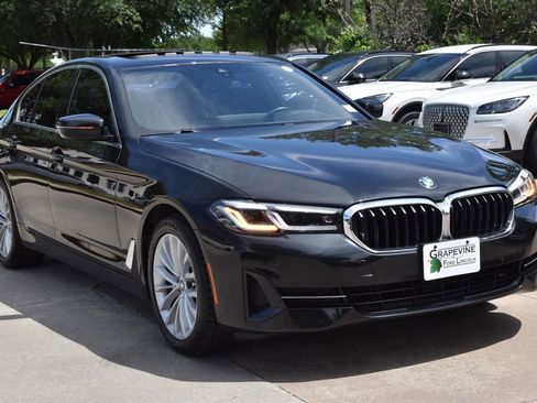 Used 2023 BMW 530i w/ Premium Package RWD image 4