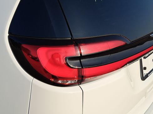 Used 2024 Chrysler Pacifica Limited FWD image 33
