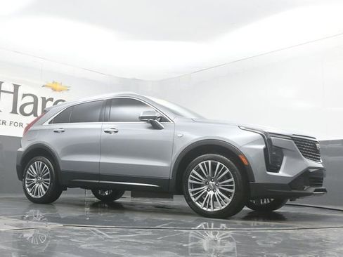 Used 2024 Cadillac XT4 Premium Luxury image 2