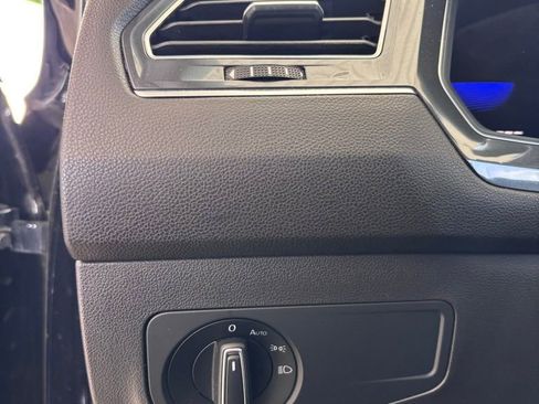 Used 2022 Volkswagen Tiguan SE FWD image 18