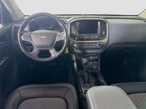 Used 2022 Chevrolet Colorado Z71 AWD/4WD image 2