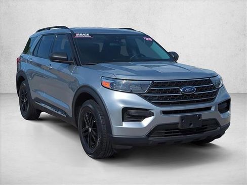 Certified 2023 Ford Explorer XLT RWD image 3