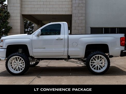 Used 2018 Chevrolet Silverado 1500 LT w/ LT Convenience Package AWD/4WD image 5