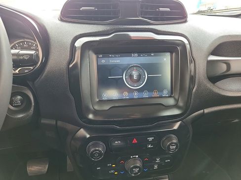 Used 2021 Jeep Renegade Latitude FWD image 22
