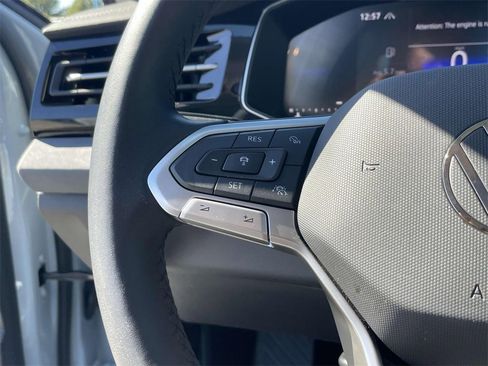 Used 2025 Volkswagen Jetta SE image 21