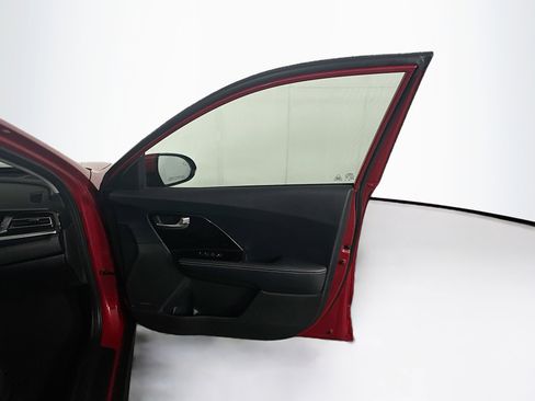 Used 2022 Kia Niro EX image 30