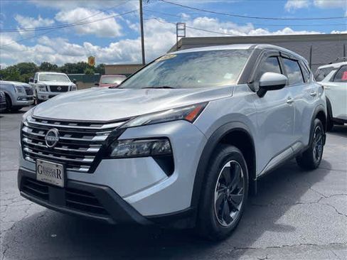 Used 2024 Nissan Rogue SV FWD image 9