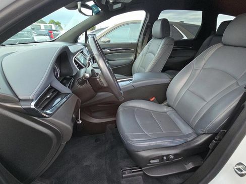 Used 2023 Buick Enclave Essence image 4