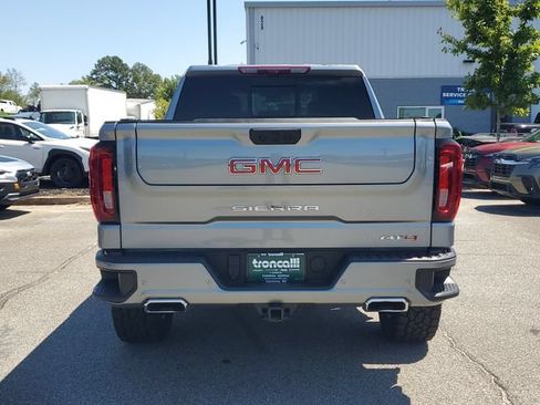Used 2024 GMC Sierra 1500 AT4 w/ Technology Package AWD/4WD image 5