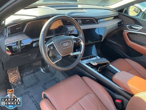 Used 2019 Audi e-tron Prestige w/ Prestige Package image 7