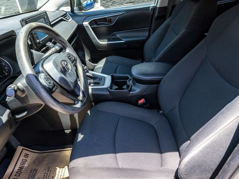 Used 2021 Toyota RAV4 LE w/ Carpet Mat Package (TMS) FWD image 20