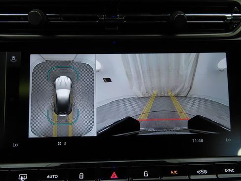 Used 2025 Aston Martin V8 Vantage Coupe image 15