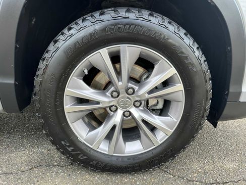 Used 2014 Toyota Highlander XLE image 9