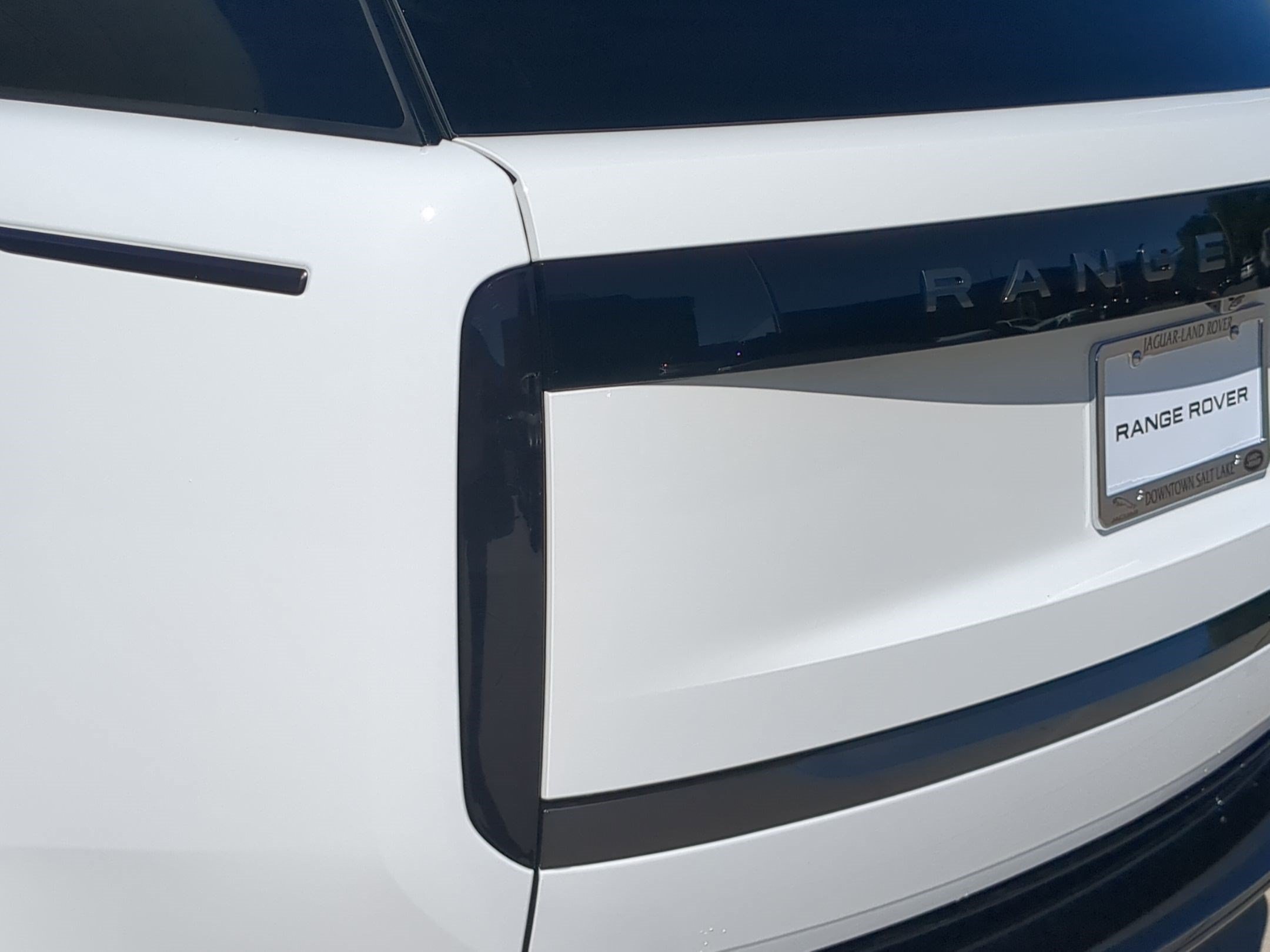 New 2027 Land Rover Range Rover Long Wheelbase SE AWD/4WD image 11