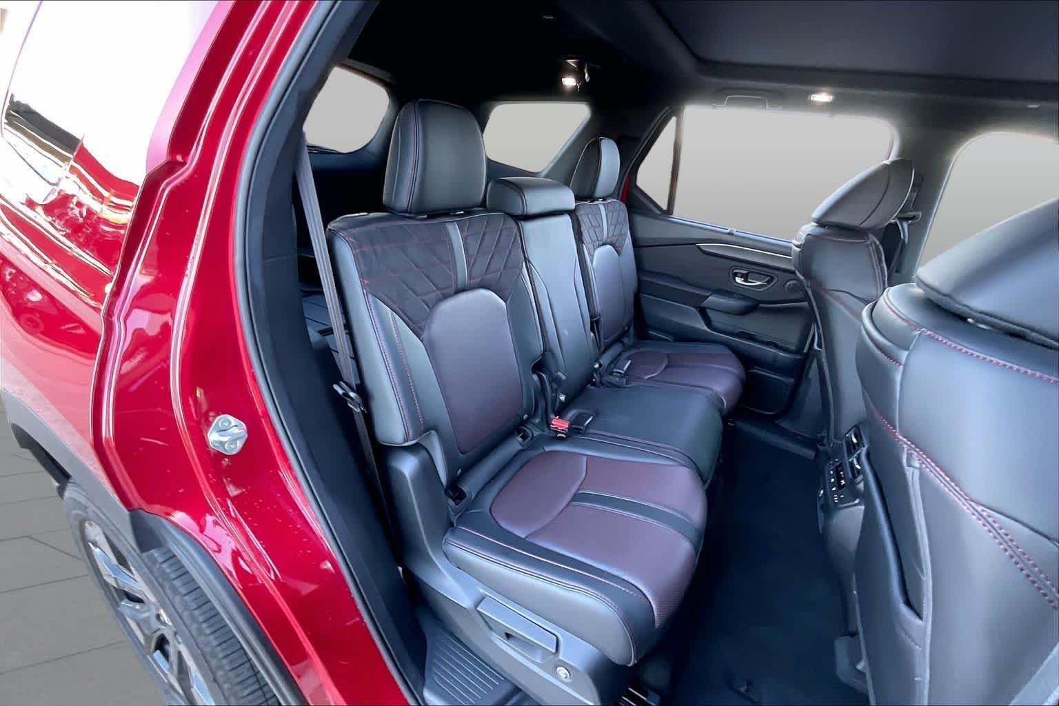 Used 2026 Honda Pilot Black Edition image 19