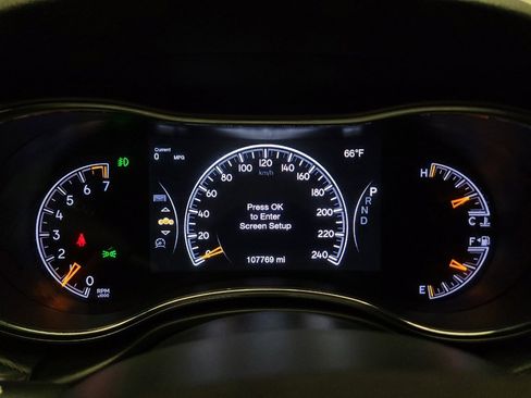 Used 2019 Jeep Grand Cherokee Laredo image 23