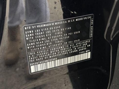 Used 2024 Volkswagen Tiguan Wolfsburg Edition image 29