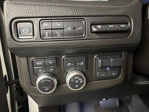 Used 2021 GMC Yukon Denali w/ Denali Premium Package AWD/4WD image 19